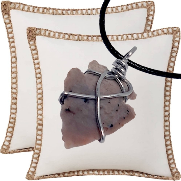 .👣 4/$20. Hand Knapped Arrowhead Pendant with Black Cord Necklace - Picture 6 of 7